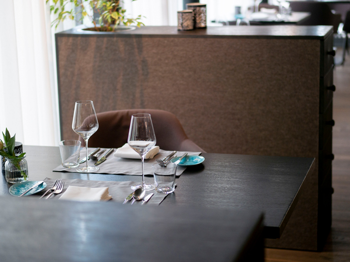 Badhaus Tischreservierung gedeckter Tisch