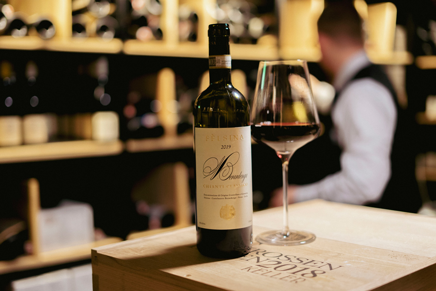 Badhaus Weinkeller Weinflasche Weinglas